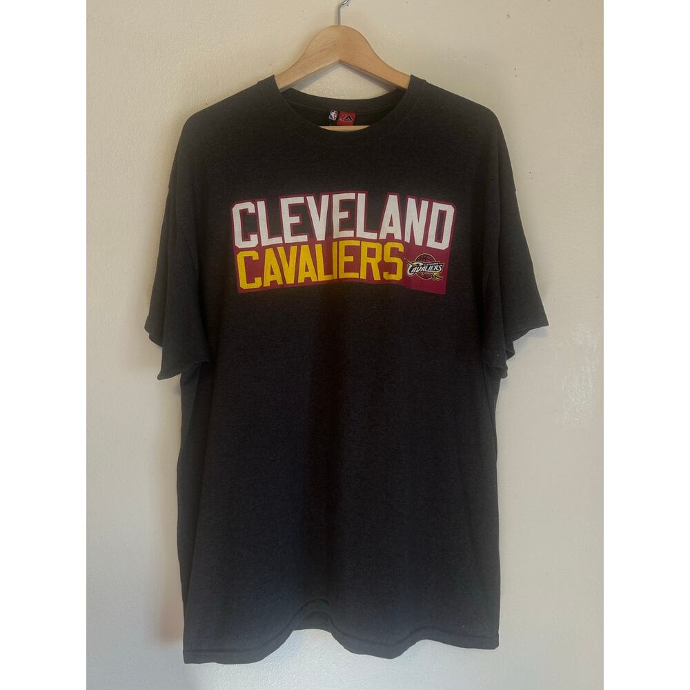 Vintage NBA Majestic Size XL Cleveland Cavaliers LeBron James 23 Grey T Shirt